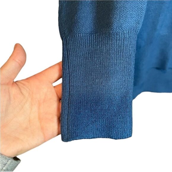 Isaac mizrahi blue crew neck sweater. - Picture 3 of 11